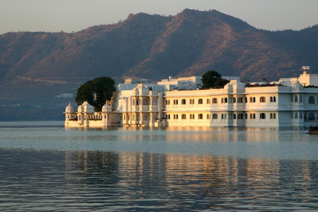 Luxury Heritage Tour Rajasthan – Lake Palace Udaipur at sunrise