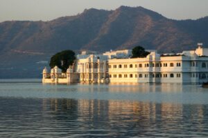 Luxury Heritage Tour Rajasthan – Lake Palace Udaipur at sunrise