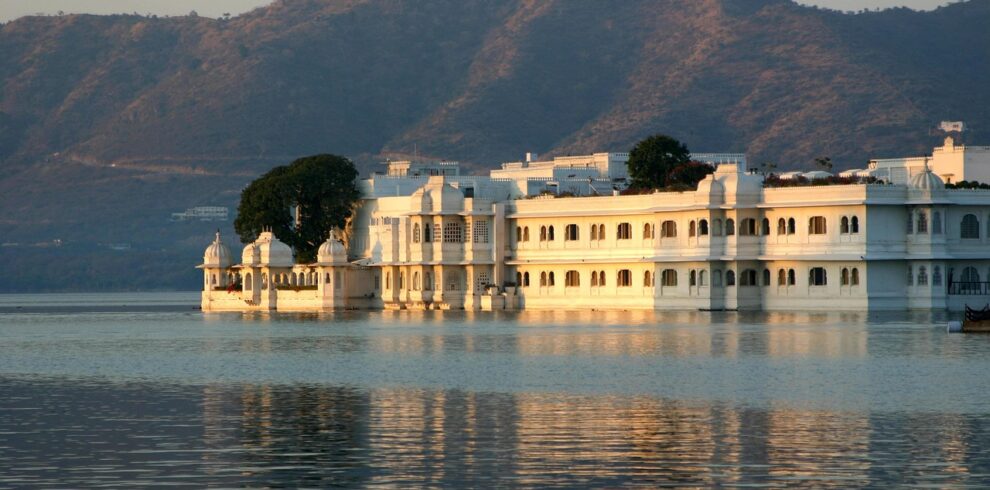 Luxury Heritage Tour Rajasthan – Lake Palace Udaipur at sunrise