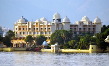 Luxury Heritage Tour Rajasthan – Udaipur lakeside palace view at sunset