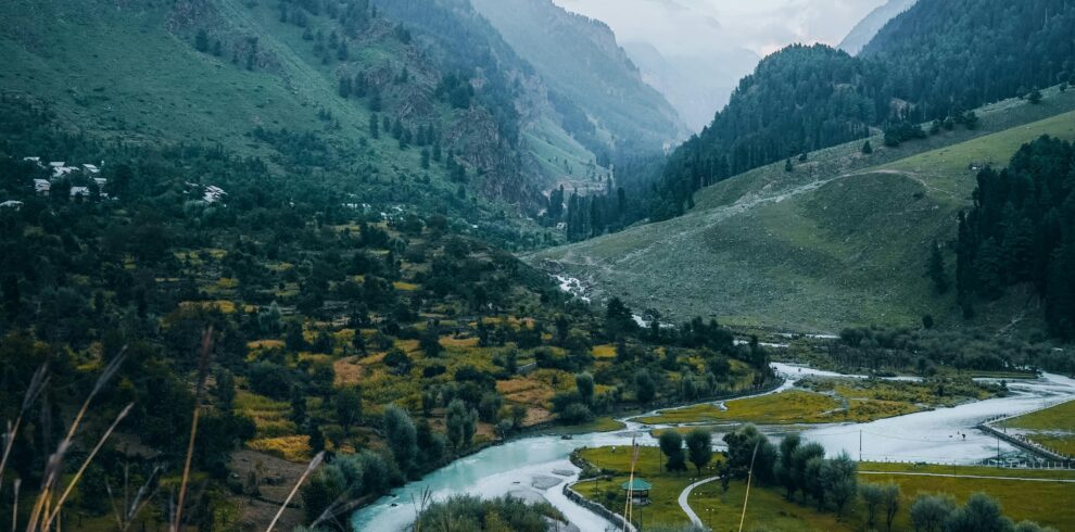 Winding Lidder River flowing through green valleys of Pahalgam, Kashmir – Pahalgam Luxury Trip